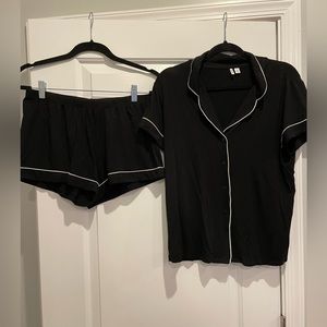 Nordstrom black and white lined pajamas - great condition!!